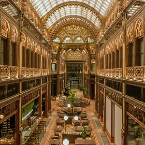 Parisi Udvar Budapest, Part Of Hyatt מלון